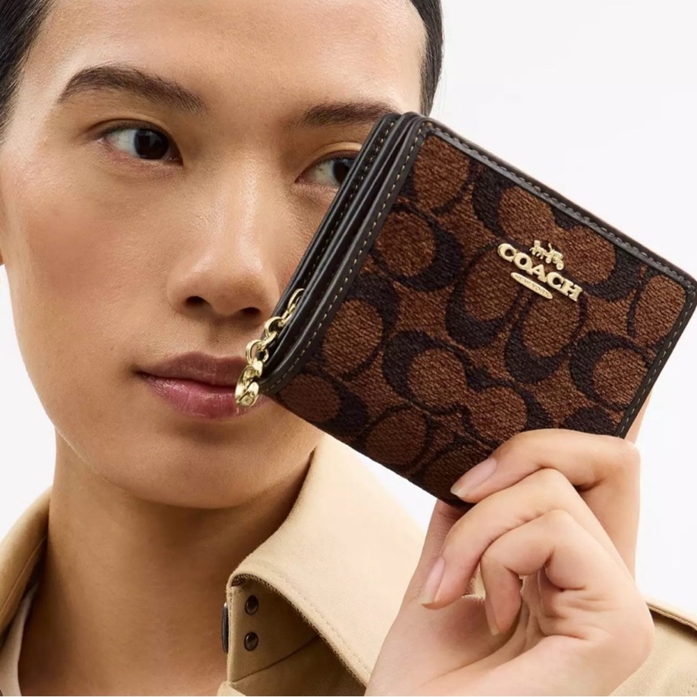 COACH Snap Wallet in Signature Chenille - Gold/Truffle - Picture 8 of 8